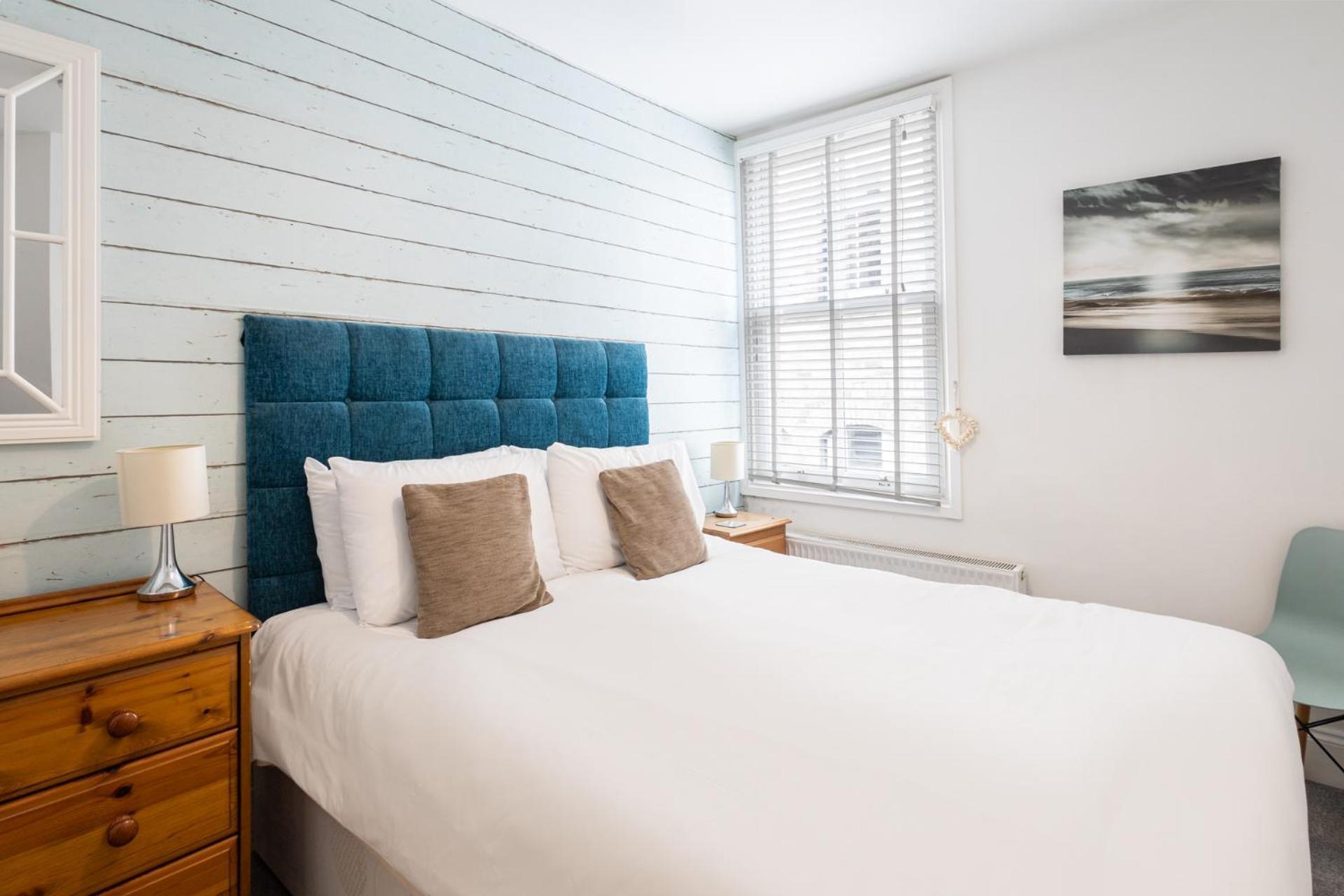 Host & - Abbey View Apartment